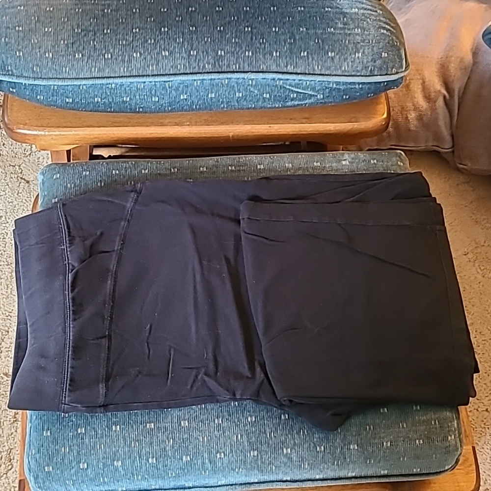 Black yoga pants